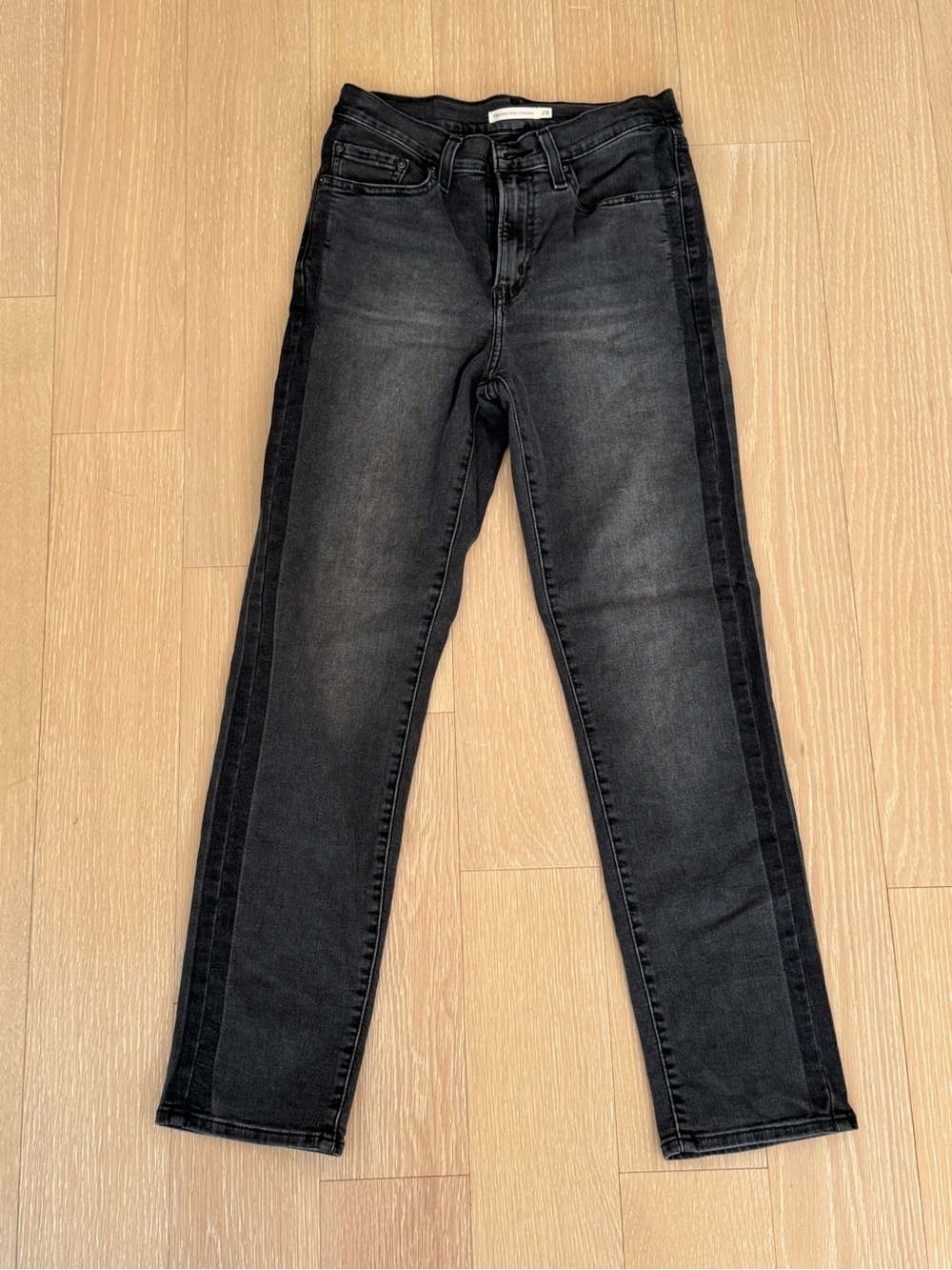 Levi’s 724 High Rise Straight Jean in Black W28 L30